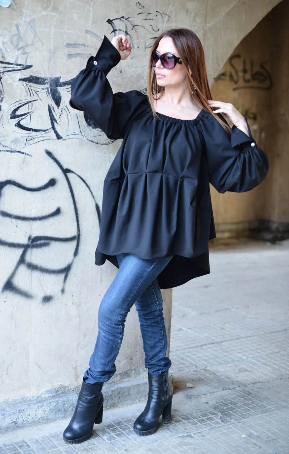 Felicia Gray off shoulder Tunic