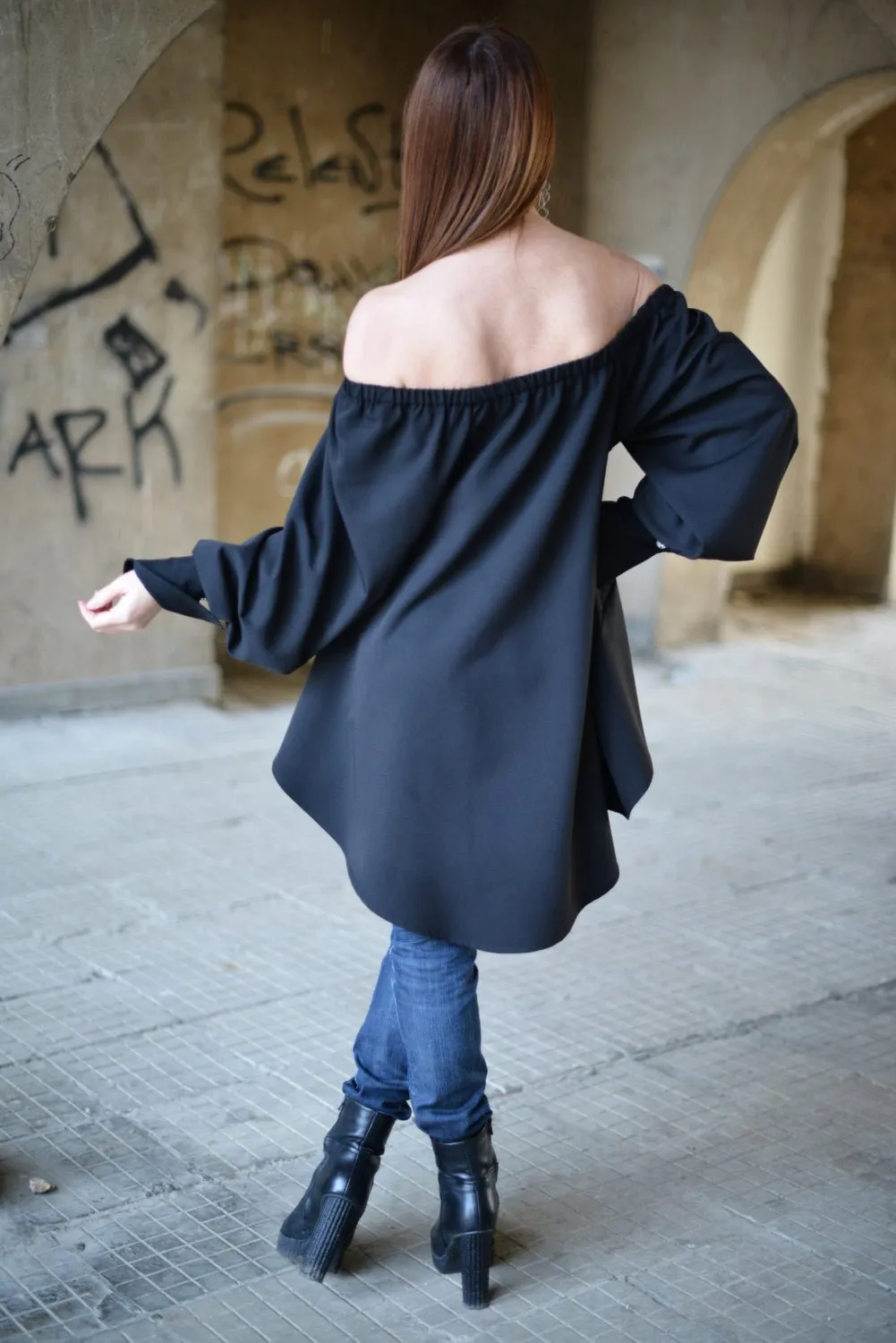 Felicia Gray off shoulder Tunic