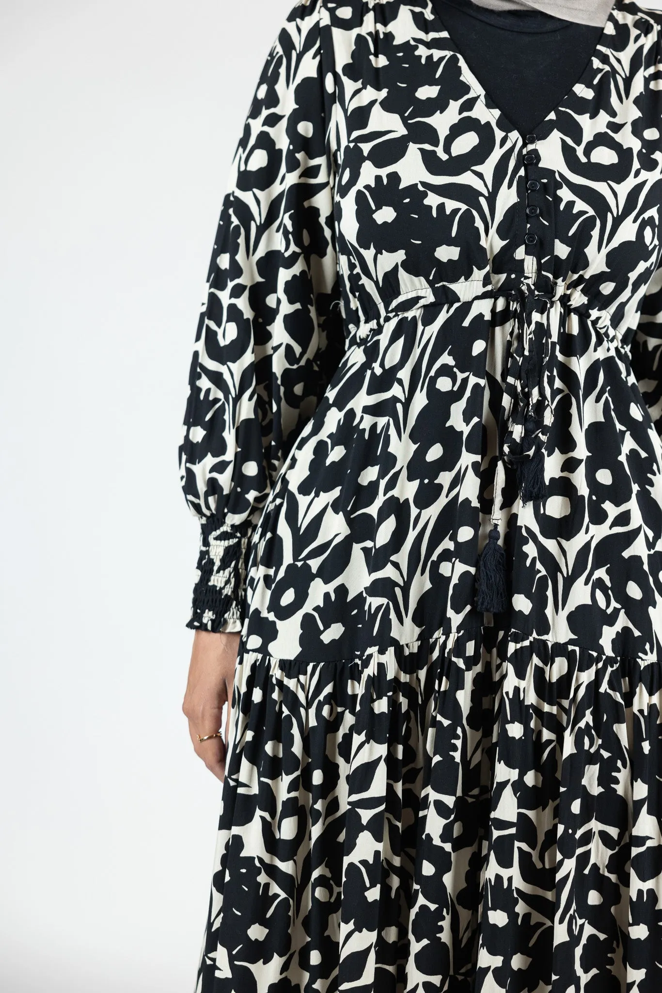 Mono Floral Shirring Cuffs Dress