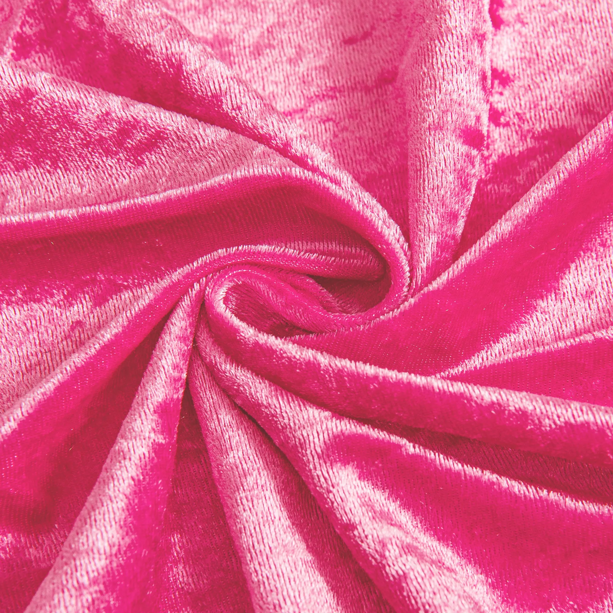 Velvet 132" Round Tablecloth - Fuchsia